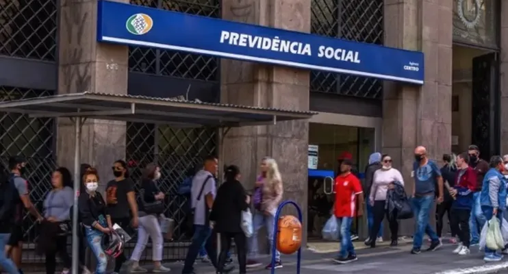 Queda da fila do INSS acelera nos últimos meses; benefícios negados sobem e chegam a quase 1 milhão em junho