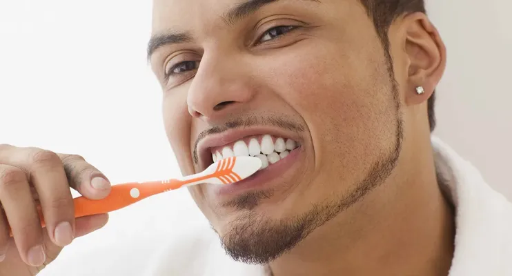 Quer manter os dentes saudáveis? Saiba escolher a pasta correta
