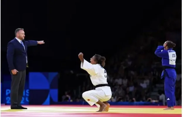 Rafaela Silva decide e conduz Brasil ao bronze no judô por equipes: "Na base do ódio"