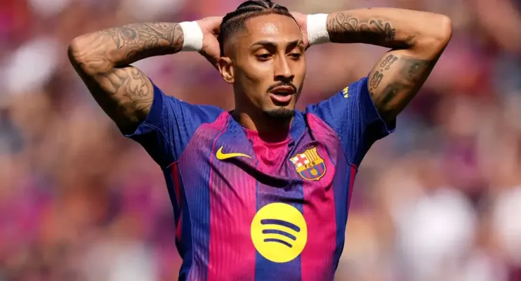 Raphinha pede desculpas após sugerir “roubo” em jogos do Barcelona