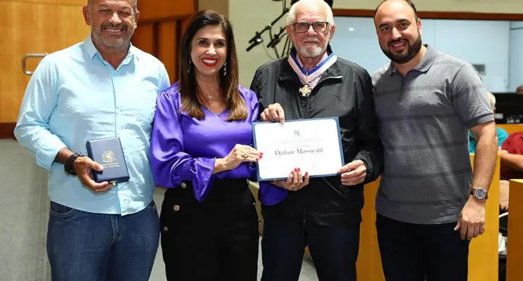 Raquel Lessa homenageia membros da cadeia produtiva do café