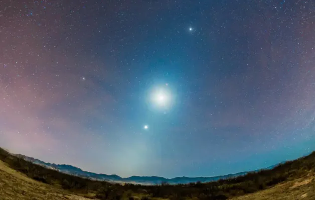 Rara conjunção entre cinco planetas acontecerá no céu durante o mês de junho