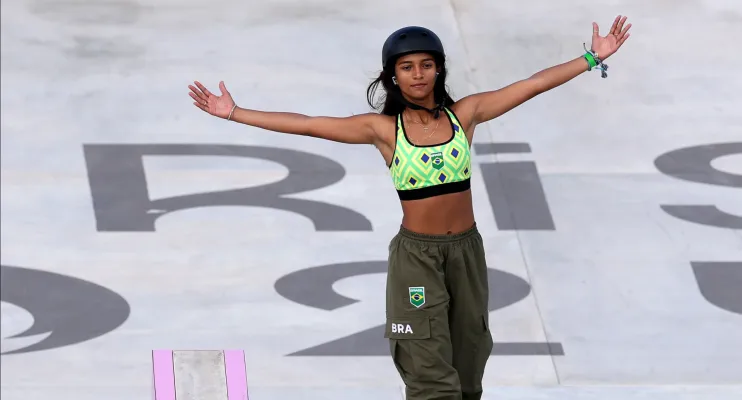 Rayssa Leal chora, ri e vai à final do skate street de maneira dramática