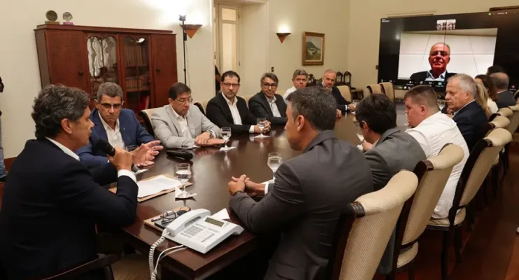 Renato Casagrande celebra investimentos bilionários da ArcelorMittal no Espírito Santo