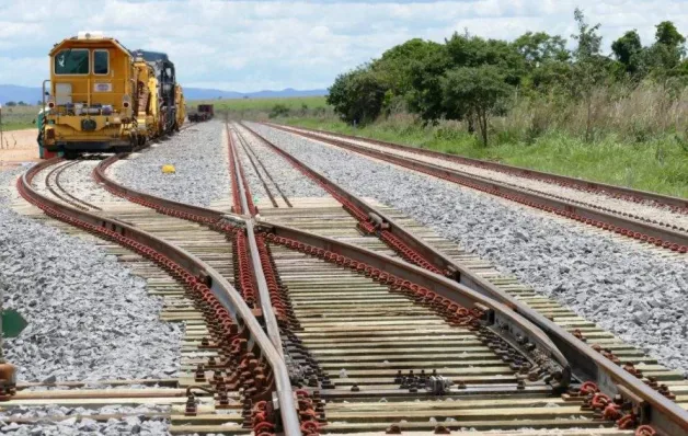 Renato Casagrande consegue garantir ferrovia do ES até o Rio para conectar portos