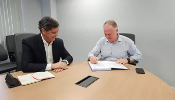 Renato Casagrande passa cargo  do executivo estadual para o vice-governador, Ricardo Ferraço.