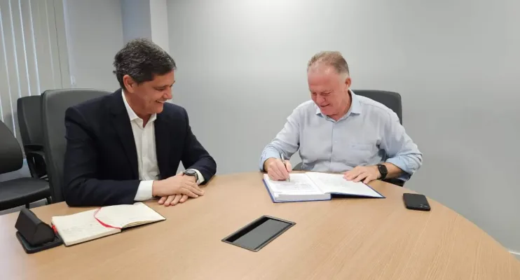 Renato Casagrande passa cargo  do executivo estadual para o vice-governador, Ricardo Ferraço.