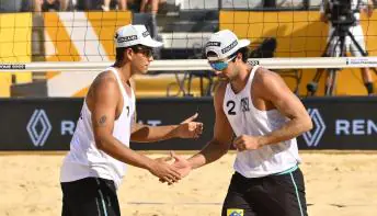 Renato e Vitor Felipe conquistam a prata no Mundial de Vôlei de Praia