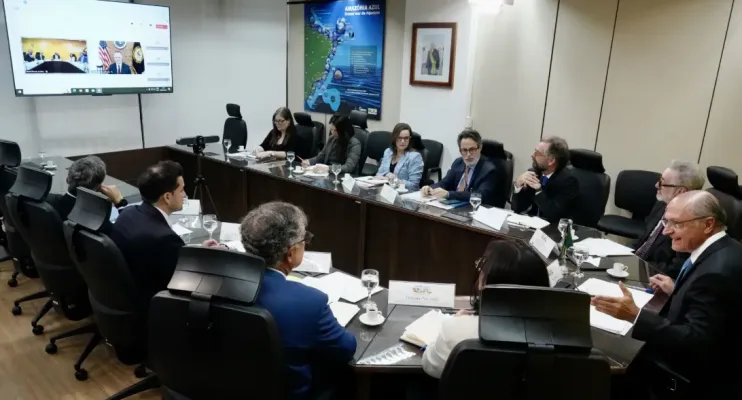 Representantes dos governos do Brasil e dos EUA discutem tarifas de Trump nesta sexta (14)