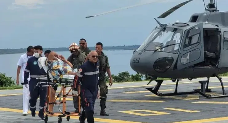 Mulher que ficou à deriva comeu peixe cru e defendeu corpo do marido de urubus