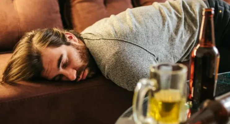 Ressaca: 7 dicas eficazes para aliviar os sintomas e se recuperar mais rápido