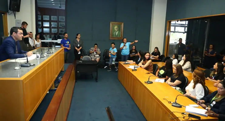 Reunião debate desafios da maternidade atípica