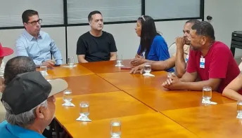 Reunião propõe soluções emergenciais para pescadores afetados por poluição  na Baía de Vitória