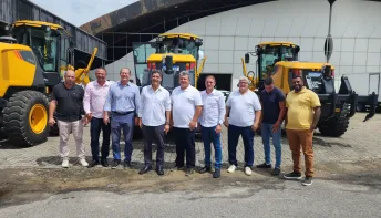 Ricardo Ferraço participa da entrega de equipamentos agrícolas em 30 municípios do ES