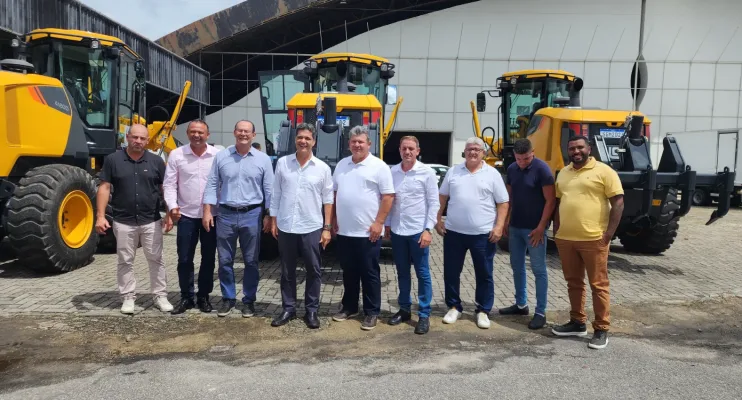 Ricardo Ferraço participa da entrega de equipamentos agrícolas em 30 municípios do ES