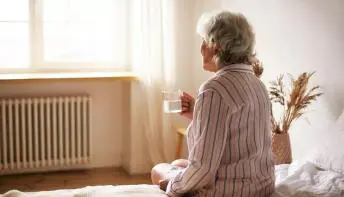 Risco para Alzheimer aumenta em 69% entre idosos que tiveram Covid, mostra novo estudo