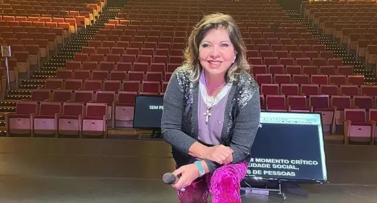 Roberta Miranda detalha sexo com desfecho inusitado na 1ª vez: 'Tive que sair correndo'