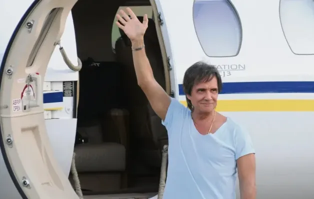 Roberto Carlos quer inaugurar novo aeroporto em terra natal no ES