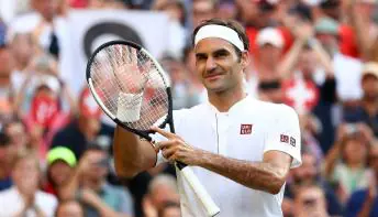 Roger Federer se despede do tênis abraçado a Rafael Nadal