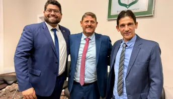 Roninho Passos participa de sessão solene pelos 37 anos de João Neiva e reforça integração entre câmaras