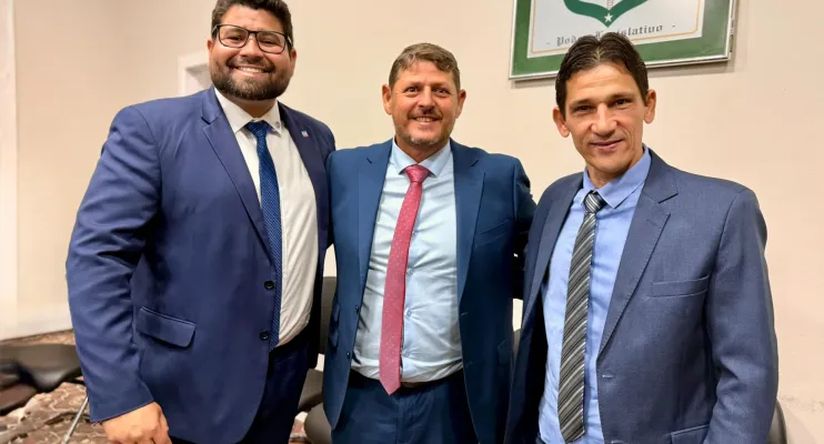 Roninho Passos participa de sessão solene pelos 37 anos de João Neiva e reforça integração entre câmaras