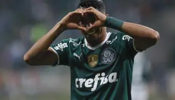 Rony chora ao falar sobre importância do filho em luta por gol de bicicleta