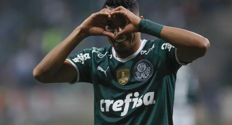 Rony chora ao falar sobre importância do filho em luta por gol de bicicleta