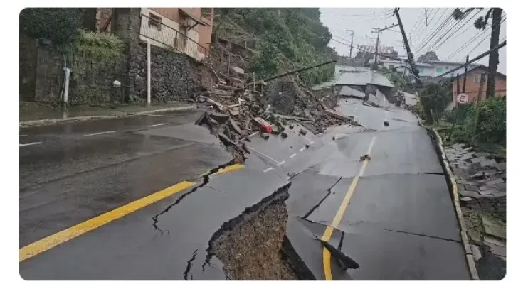 Rua desmorona em Gramado, e casas ficam ameaçadas