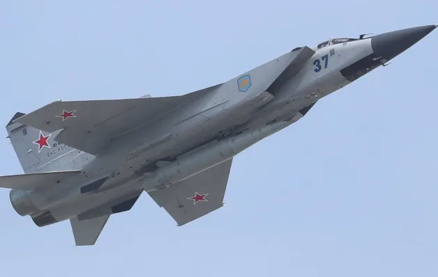 Rússia envia avião de combate para afastar 2 bombardeiros dos EUA