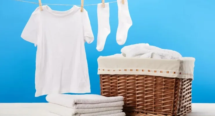 Saibas os truque simples ajuda a deixar roupas brancas como novas