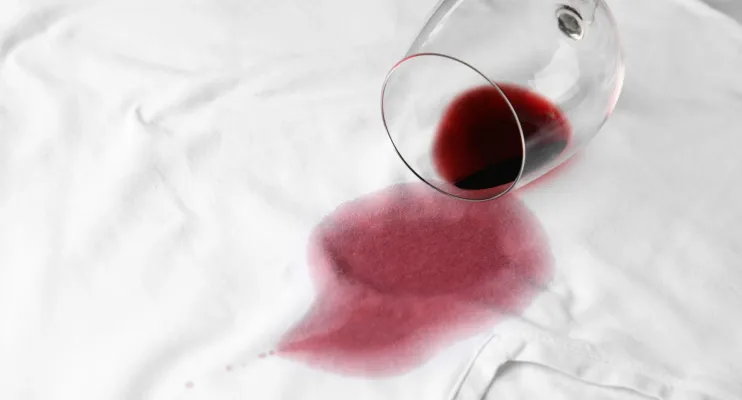 Sal para remover manchas de vinho tinto: mito ou verdade?