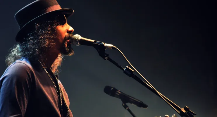 Sandrera apresenta canções e poemas em show de “palavra cantada”