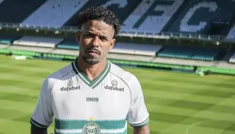 Santos anuncia o lateral capixaba Hayner para a temporada 2024