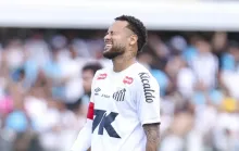 Santos vai de mal a pior e Neymar culpa o gramado: "Sintético é uma me**"
