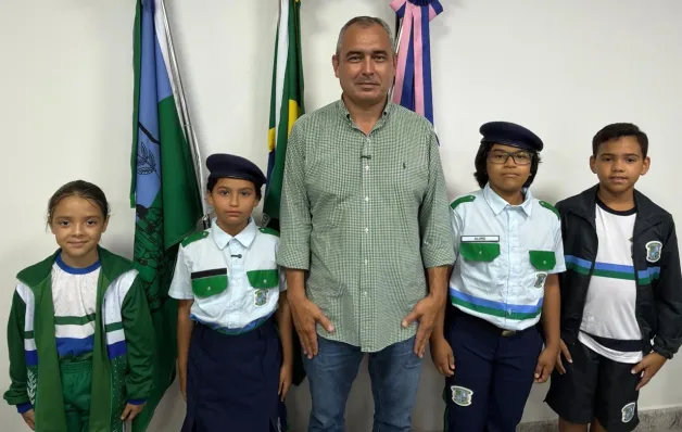 São Mateus anuncia maior investimento da história da educação com novos uniformes e modelo cívico-militar