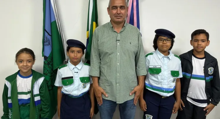 São Mateus anuncia maior investimento da história da educação com novos uniformes e modelo cívico-militar