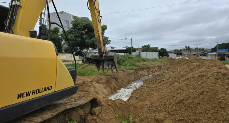São Mateus mobiliza obras emergenciais em Guriri para combater alagamentos
