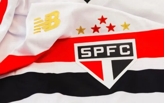 São Paulo apresenta nova camisa em homenagem aos 20 anos do tri mundial