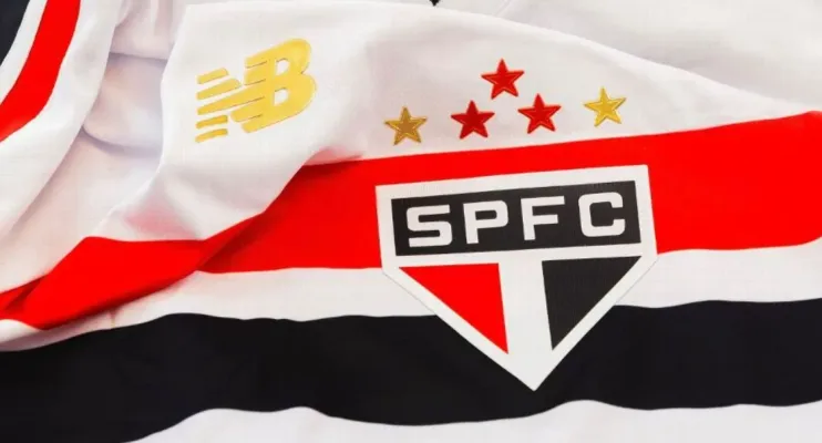 São Paulo apresenta nova camisa em homenagem aos 20 anos do tri mundial
