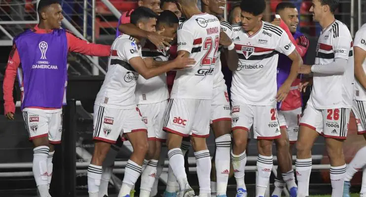 São Paulo lida com um time completo de baixas e joga para se superar no Sul