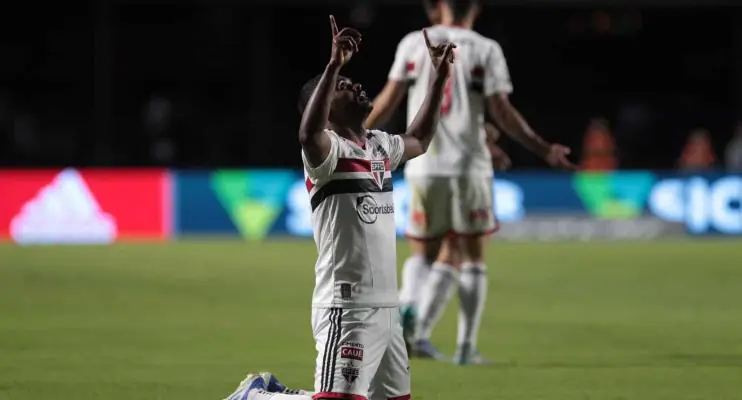 São Paulo virou contra o Cuiabá em pênalti inexistente
