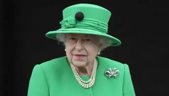 Saúde da rainha Elizabeth preocupa médicos e família vai ao encontro