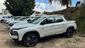Saúde de Linhares recebe cinco novas caminhonetes para reforçar transporte e atendimento à população