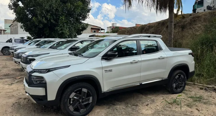 Saúde de Linhares recebe cinco novas caminhonetes para reforçar transporte e atendimento à população