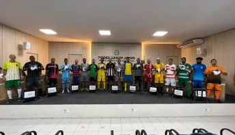 Secretaria de Esportes entrega kits esportivos para times de Pedro Canário