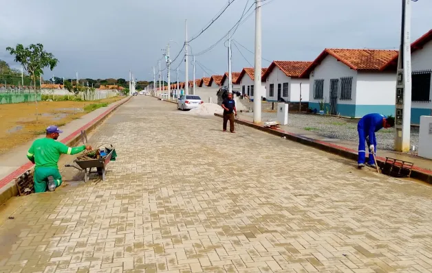 Secretaria de Obras e Serviços Urbanos intensifica limpeza de bueiros e usa caminhão moderno para evitar alagamentos