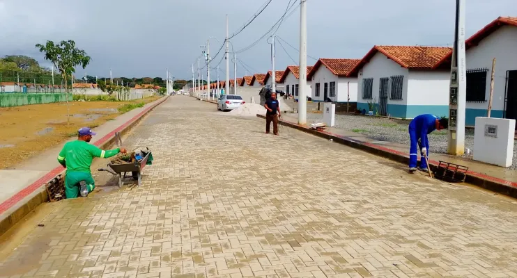 Secretaria de Obras e Serviços Urbanos intensifica limpeza de bueiros e usa caminhão moderno para evitar alagamentos