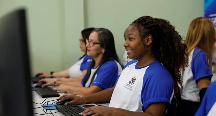 Sedu divulga oferta da EJA Profissional em Guia de Cursos edição 2024-2