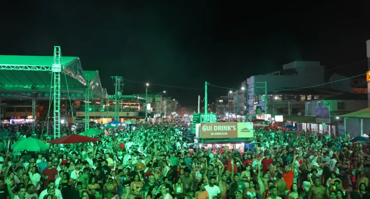 Segunda noite do Guriri Carnaval 2025 atrai grande público
