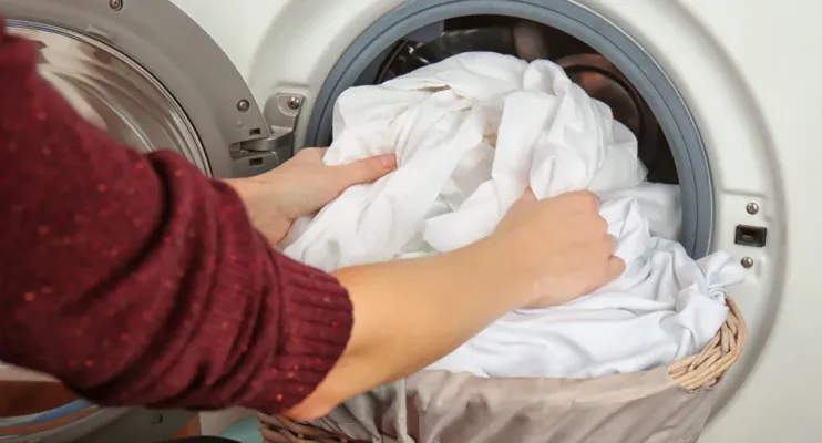Seis peças de roupa que deve lavar sempre do avesso